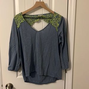American eagle size large quarter length shirt